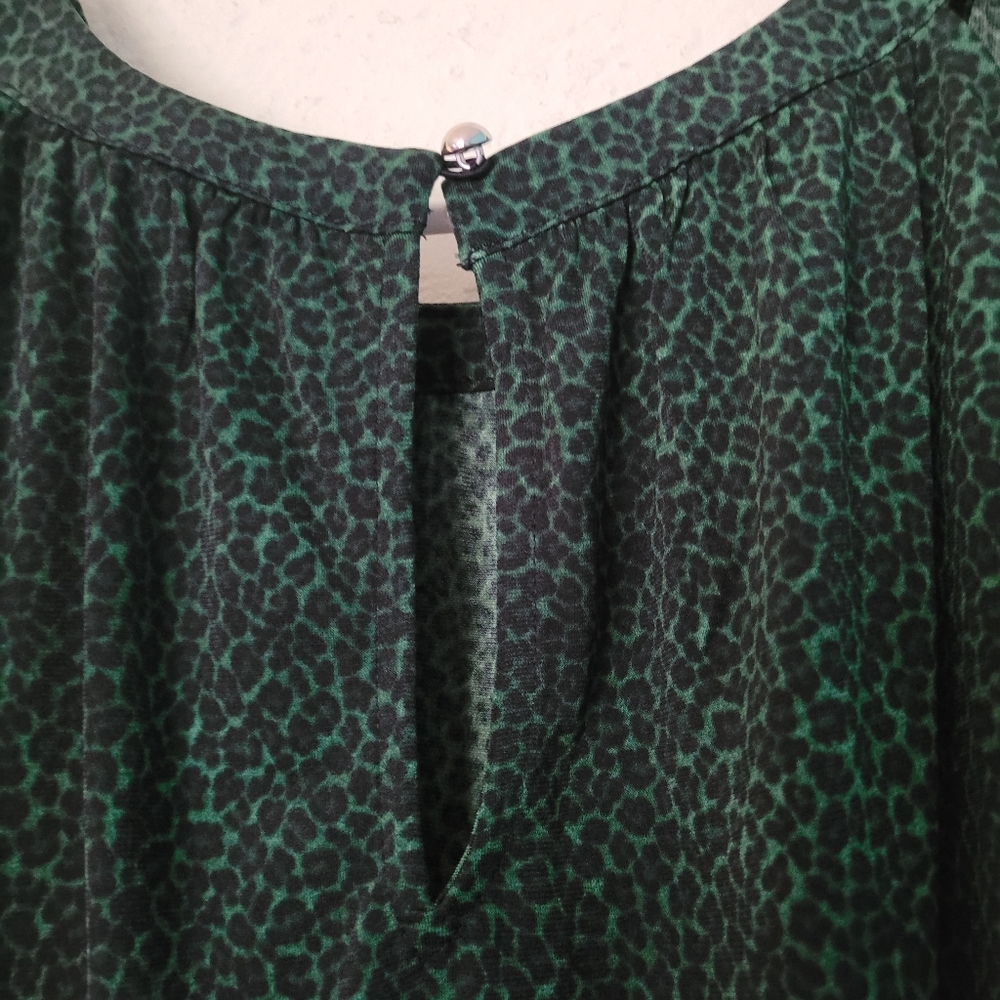 Michael Kors Plus Size Cold-Shoulder Green Top - Picture 6 of 12